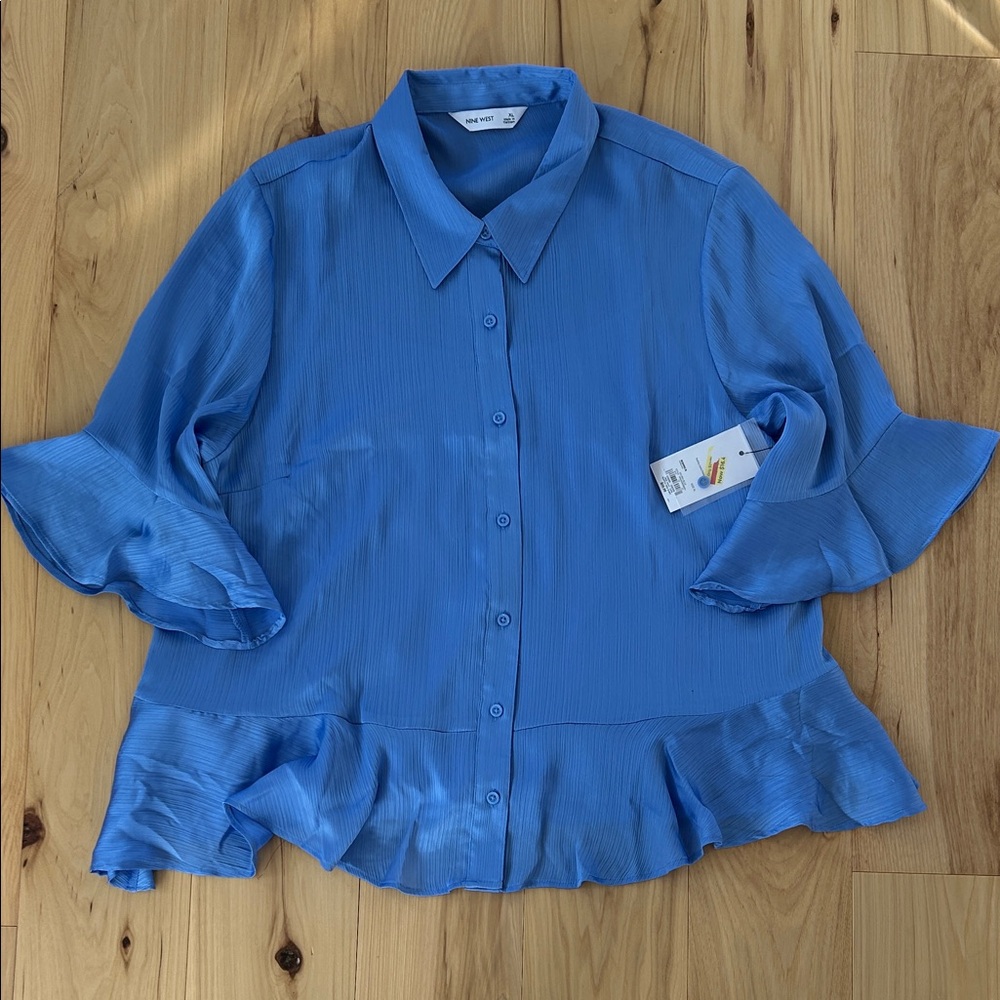 Nine West Light Blue Button Up Flowy Quarter Sleeve Top 
Size XL